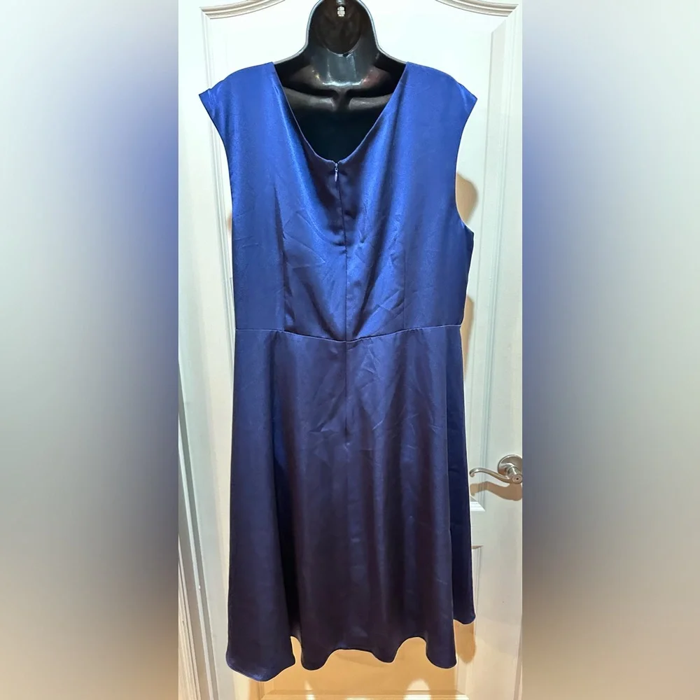 NWT Calvin Klein Elegant Navy vneck Blue Women's Dress size 20 - Picture 4 of 4